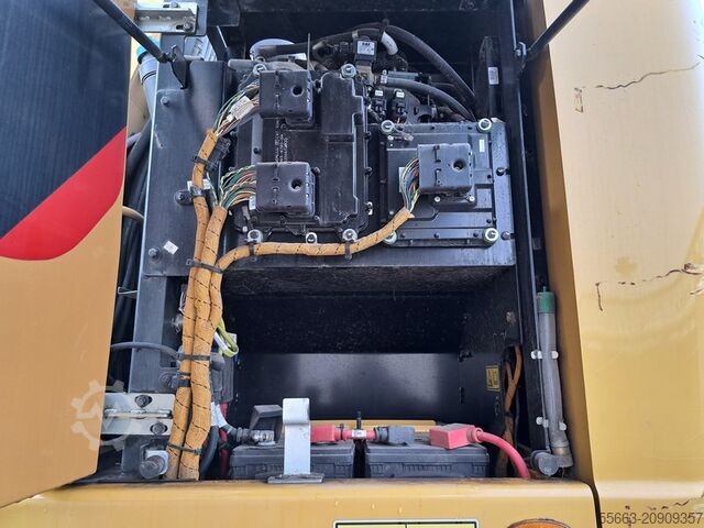 Przeładunkowa koparka nr 03 Caterpillar MH 3022