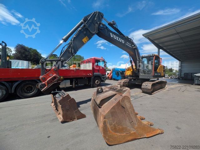 Rupsgraver VOLVO EC 220 / SW + 2 Löffel