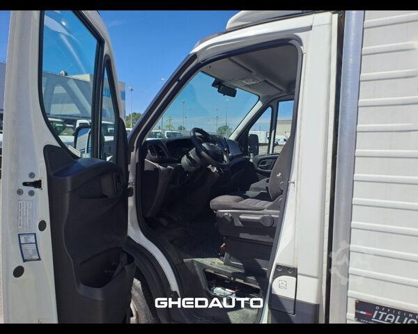 Minibús IVECO 35C14H BOX + SPONDA