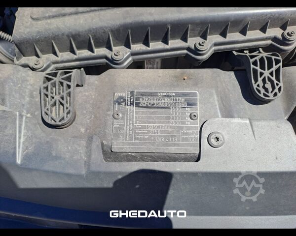 Minibús IVECO 35C14H BOX + SPONDA