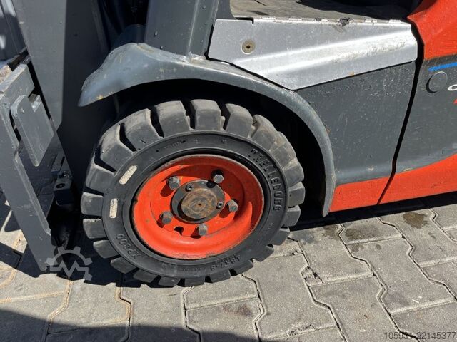 Stivuitor electric cu 4 roți Linde E16P-02