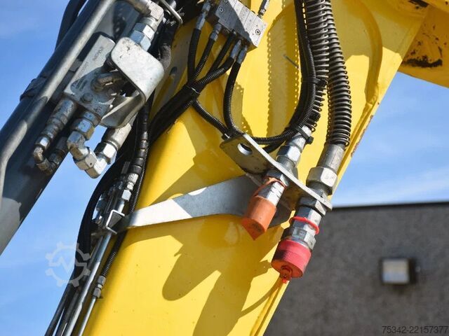 Excavadora de ruedas WACKER NEUSON EW100 wheel-excavator Model E06-06