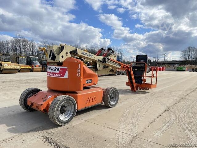 Articulated boom lift JLG E450AJ