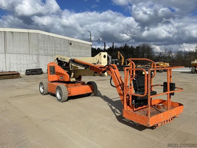 Articulated boom lift JLG E450AJ