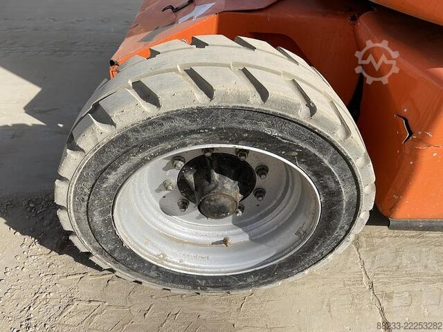 Knikarmhoogwerker JLG E450AJ