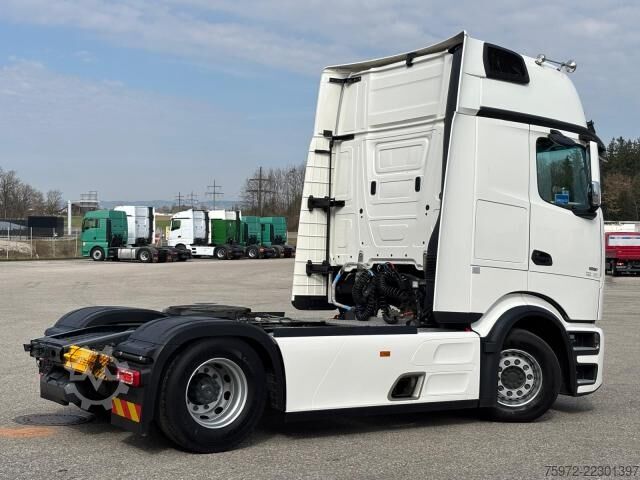 Standardní tahač  Actros 1851 LS