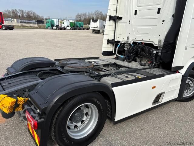 Standardní tahač  Actros 1851 LS
