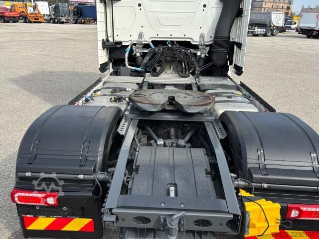 Standardní tahač  Actros 1851 LS