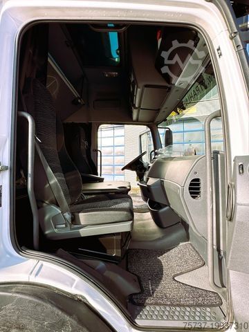 Transporter mit Koffer MERCEDES-BENZ 818