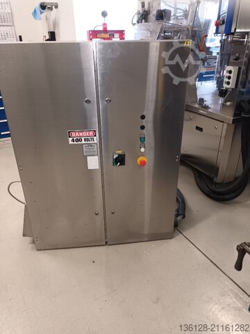 Stroj na tvarování, plnění a uzavírání sáčků LEEPACK RP-6T-40-WD