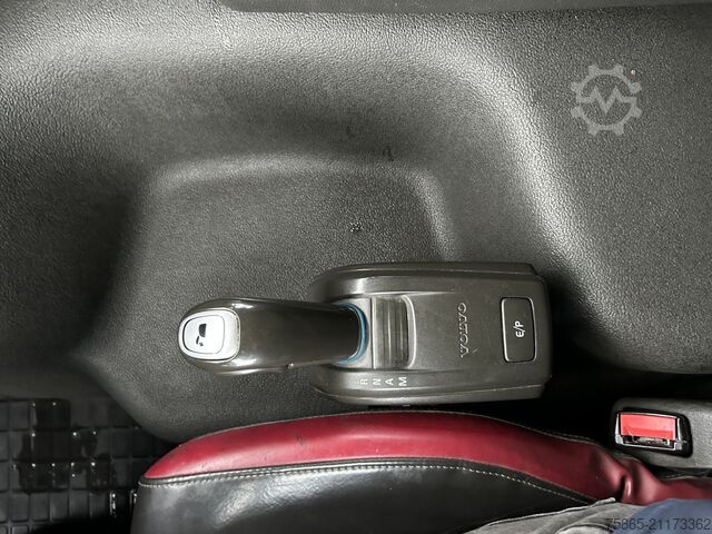 Standaard-SZM Volvo FM 370 Globetrotter / 960 dkm / 2 Tanks / Full ...