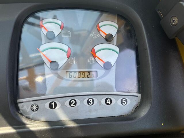 Carretilla elevadora de 4 ruedas Hyster H 5.5 XM // Full cabin // Only 6089 hour