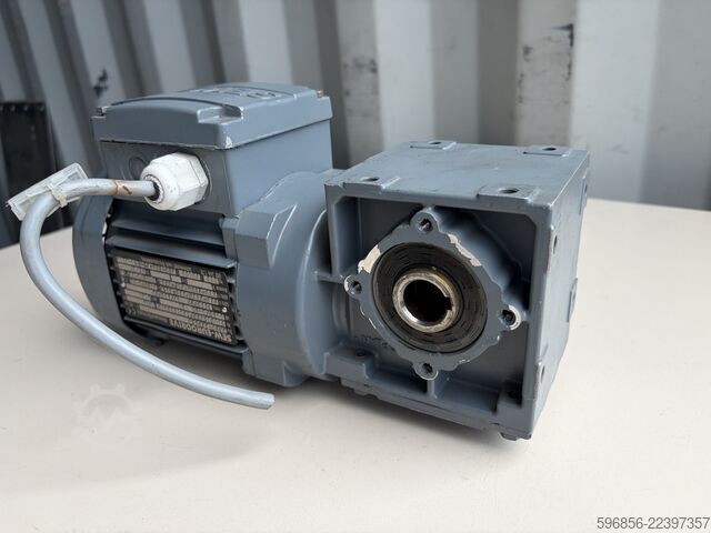 SEW-EURODRIVE WA20 DR63L4 zupčasti motor 0,25 kW 27 o/min 45 Nm i=48 3-fazni SEW-EURODRIVE WA20 DR63L4 Getriebemotor 0,25 kW 27 U/min 45 Nm i=48 3-Phasen SEW-EURODRIVE WA20 DR63L4 Getriebemotor 0,25 kW 27 U/min 45 Nm i=48 3-Phasen