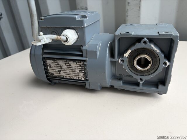 SEW-EURODRIVE WA20 DR63L4 zupčasti motor 0,25 kW 27 o/min 45 Nm i=48 3-fazni SEW-EURODRIVE WA20 DR63L4 Getriebemotor 0,25 kW 27 U/min 45 Nm i=48 3-Phasen SEW-EURODRIVE WA20 DR63L4 Getriebemotor 0,25 kW 27 U/min 45 Nm i=48 3-Phasen