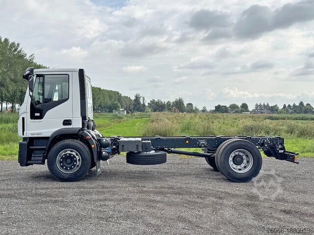 Chassis met cabine Iveco EuroCargo 180 E28-4185 Chassis Cabin (32 units)