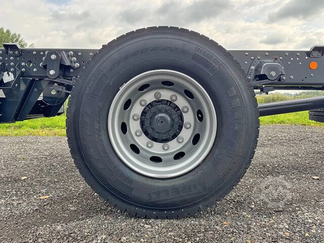 Chassis met cabine Iveco EuroCargo 180 E28-4185 Chassis Cabin (32 units)