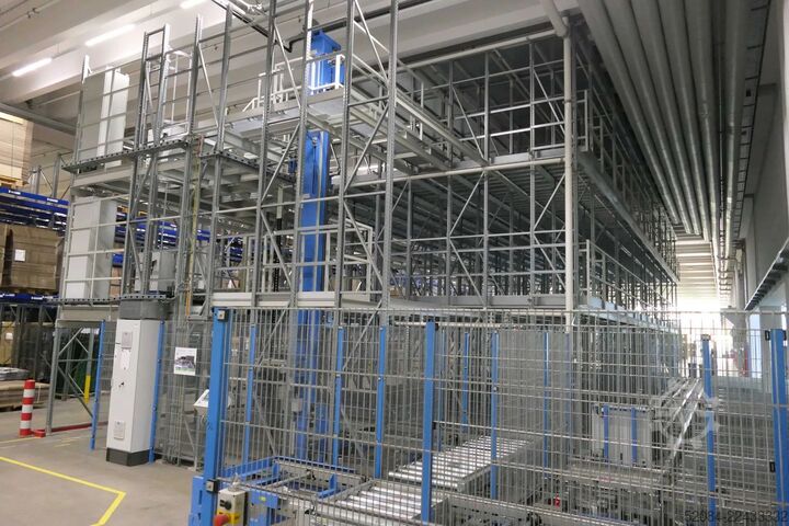 Magazzino shuttle completamente automatico Kardex Shuttlelager zur Palettenpufferung