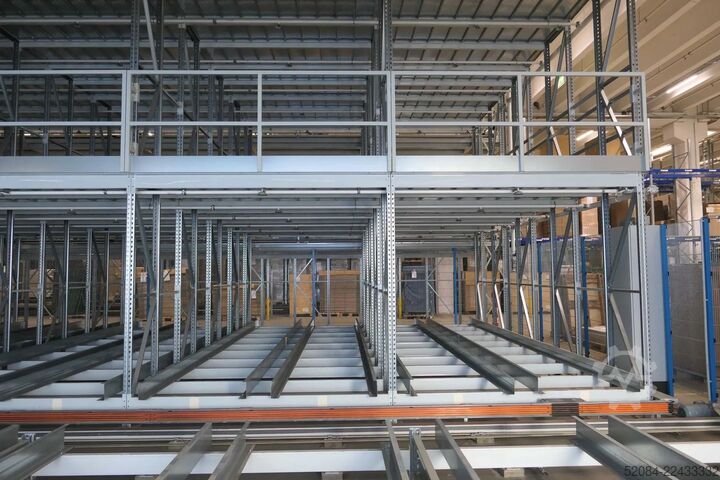 Magazzino shuttle completamente automatico Kardex Shuttlelager zur Palettenpufferung