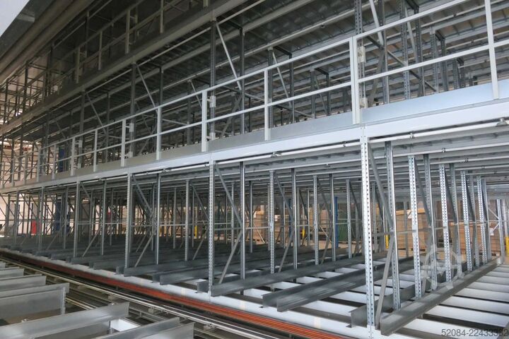 Magazzino shuttle completamente automatico Kardex Shuttlelager zur Palettenpufferung