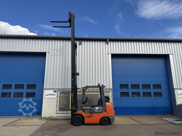 VS-22045 Triplex LPG gaffeltruck Toyota Sidehift Freelift bj2001 TOYOTA 7FGCU30