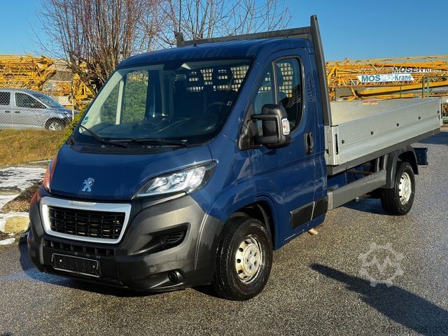 Pick-up van PEUGEOT Boxer Pritsche 335 L2 BlueHDi 130