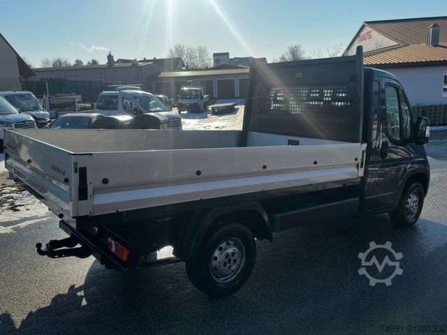 Pick-up van PEUGEOT Boxer Pritsche 335 L2 BlueHDi 130