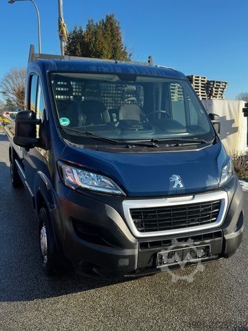 Pick-up van PEUGEOT Boxer Pritsche 335 L2 BlueHDi 130
