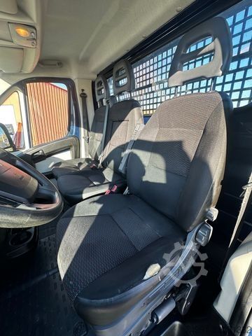 Pick-up van PEUGEOT Boxer Pritsche 335 L2 BlueHDi 130