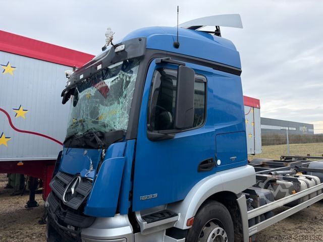 Swap body truck MERCEDES-BENZ Actros 1833 BDF/StreamSpace/Klima/LBW/UNFALL