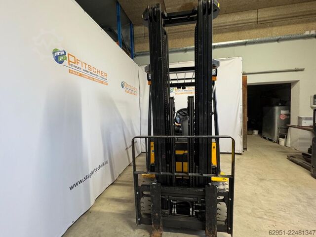 Electric 4-wheel forklift Hyundai 35BH-9