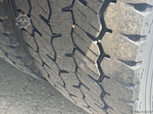 Platós teherautó ponyvával MERCEDES-BENZ ATEGO 1527 L / LBW 2,0 T / 2 x AHK / 3 SITZER