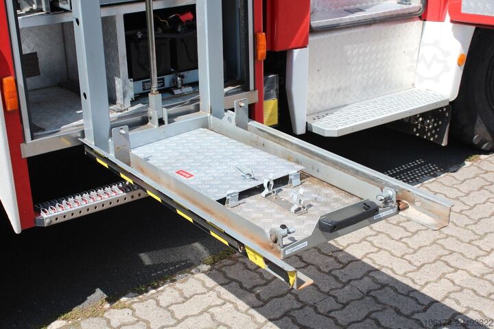 Speciallastbil IVECO 95 E 18 4x4 Single Bereift  Feuerwehr LF 8/6