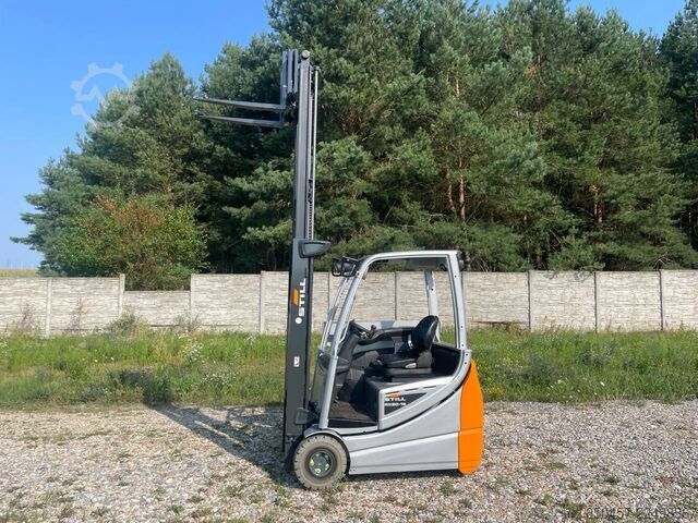 Elektryczny – 3 koła Still RX20-16 drive-in