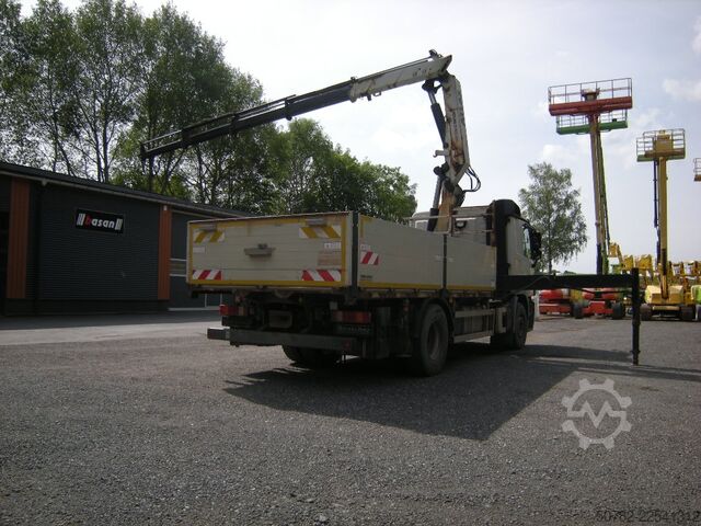 Lastbilmonteret kran Mercedes-Benz Actros 1848
