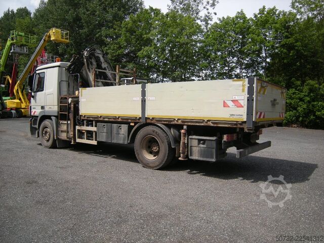 Lastbilmonteret kran Mercedes-Benz Actros 1848