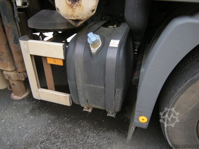 Lastbilmonteret kran Mercedes-Benz Actros 1848