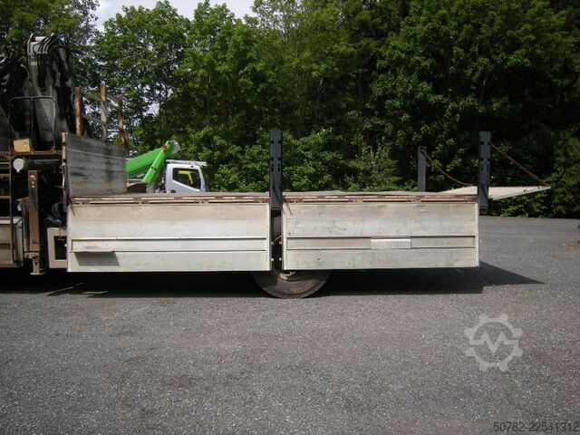 Lastbilmonteret kran Mercedes-Benz Actros 1848