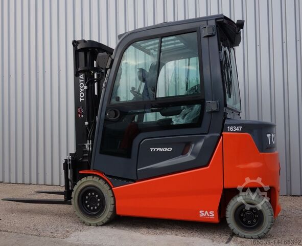 Chariot élévateur électrique à 4 roues Toyota 9FBM30T