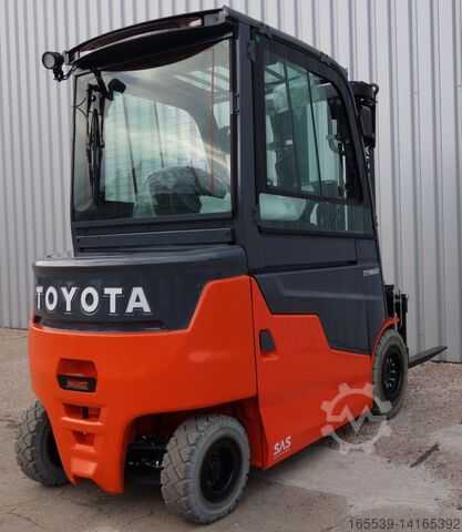 Chariot élévateur électrique à 4 roues Toyota 9FBM30T