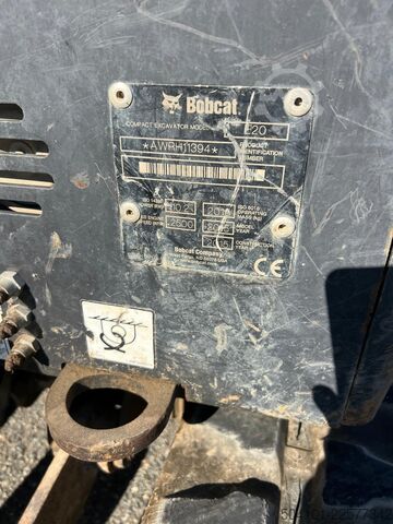 Miniescavadora Bobcat E20 / 2015 Bobcat E20
