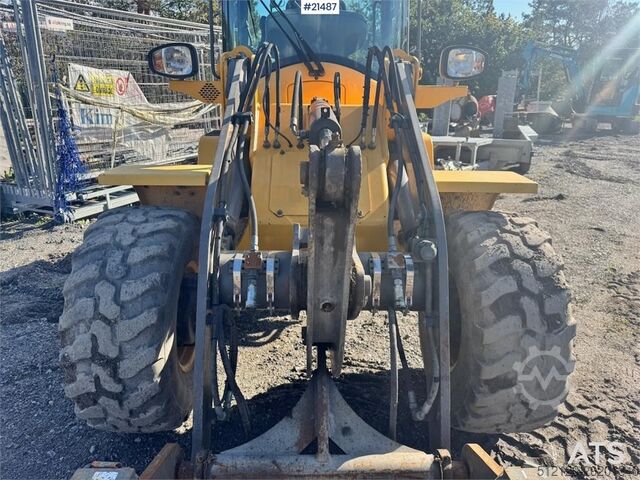 Chargeuse sur pneus Volvo L30G Wheel Loader w/ Bucket and Forks. 2100 hours!