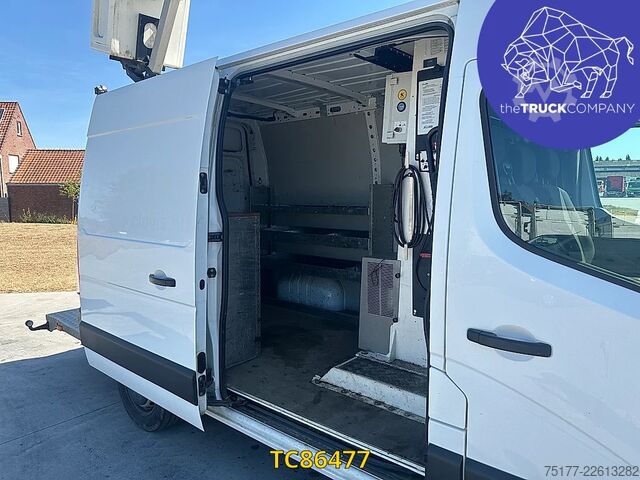 Lyftplattform Renault Master 145.35 klubb