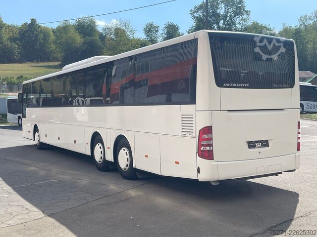 Távolsági autóbusz MERCEDES-BENZ Integro O550 L
