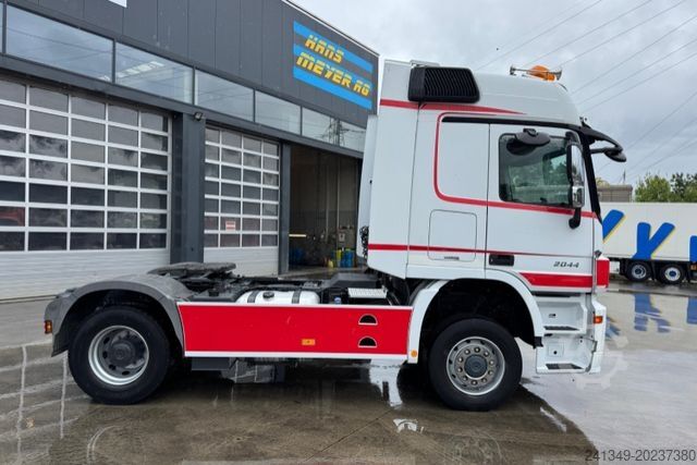 Τυπική μονάδα τράκτορα MERCEDES-BENZ Actros 2044 4x4