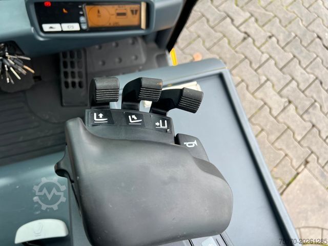 Frontstapler JUNGHEINRICH EFG 215 / Triplex: 4.25m! / SS / 1.285h / 2021