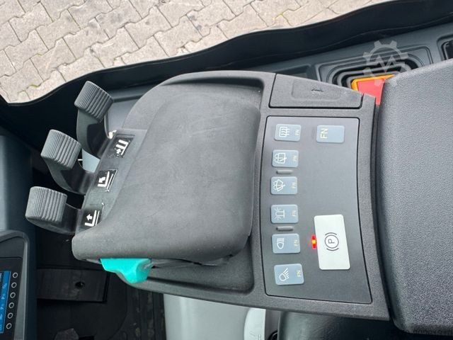 Frontstapler JUNGHEINRICH EFG 215 / Triplex: 4.25m! / SS / 4.168h / 2024