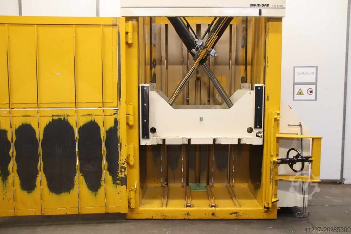 Vertical baler Bramidan 4-0 S50
