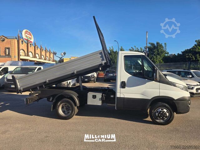 Kiepwagen bestelauto Iveco DAILY 35-12 RIBALTABILE TRILATERALE 2017