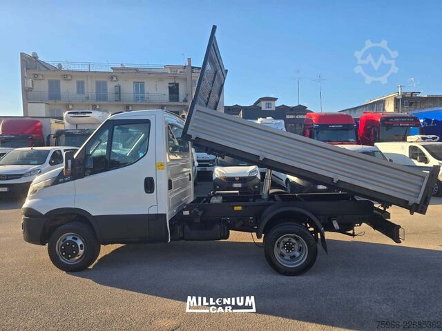 Kiepwagen bestelauto Iveco DAILY 35-12 RIBALTABILE TRILATERALE 2017