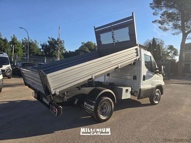 Kiepwagen bestelauto Iveco DAILY 35-12 RIBALTABILE TRILATERALE 2017